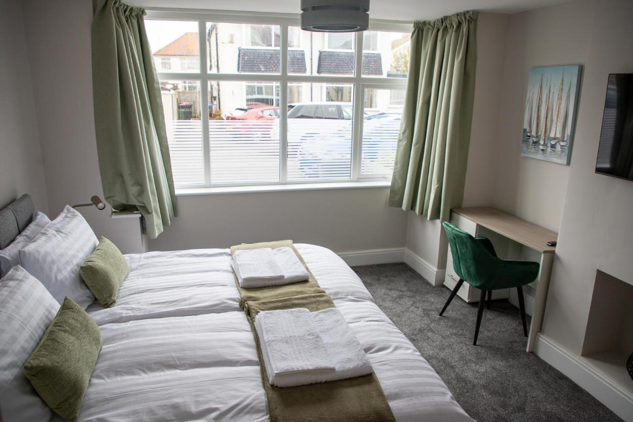 Wave Stays - Ground Floor Apartment - Outside Seating Area Cleveleys Exterior foto